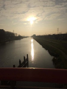 Ik wist niet meer precies op welke van de twee bruggen over de vaart ik een foto had genomen, maar dit is ongeveer 5 kwartier later.